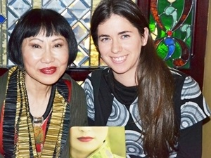 Amanda Simón con Amy Tan-Trabalibros